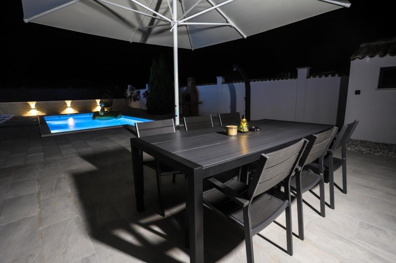 Apartment Nina With Private Pool Нова-Вас Экстерьер фото