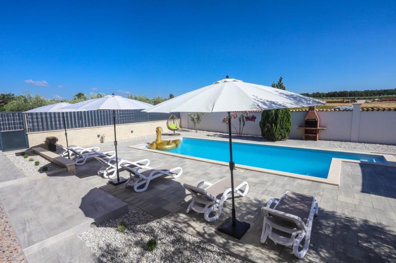 Apartment Nina With Private Pool Нова-Вас Экстерьер фото